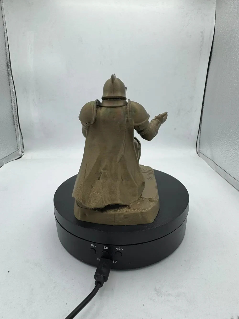 Kneeling Knight Pen Holder