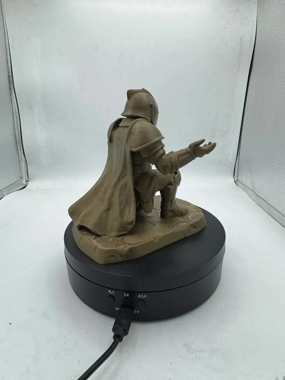 Kneeling Knight Pen Holder